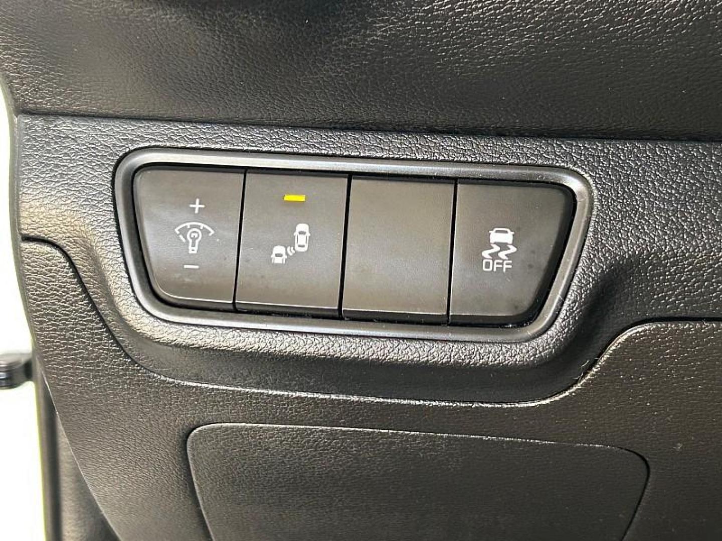 2023 WHITE Kia Forte (3KPF24AD6PE) with an 4-Cyl 2.0 Liter engine, Automatic IVT transmission, located at 412 Auto Vista Drive, Palmdale, 93551, (661) 945-0620, 34.592636, -118.136681 - Photo#6