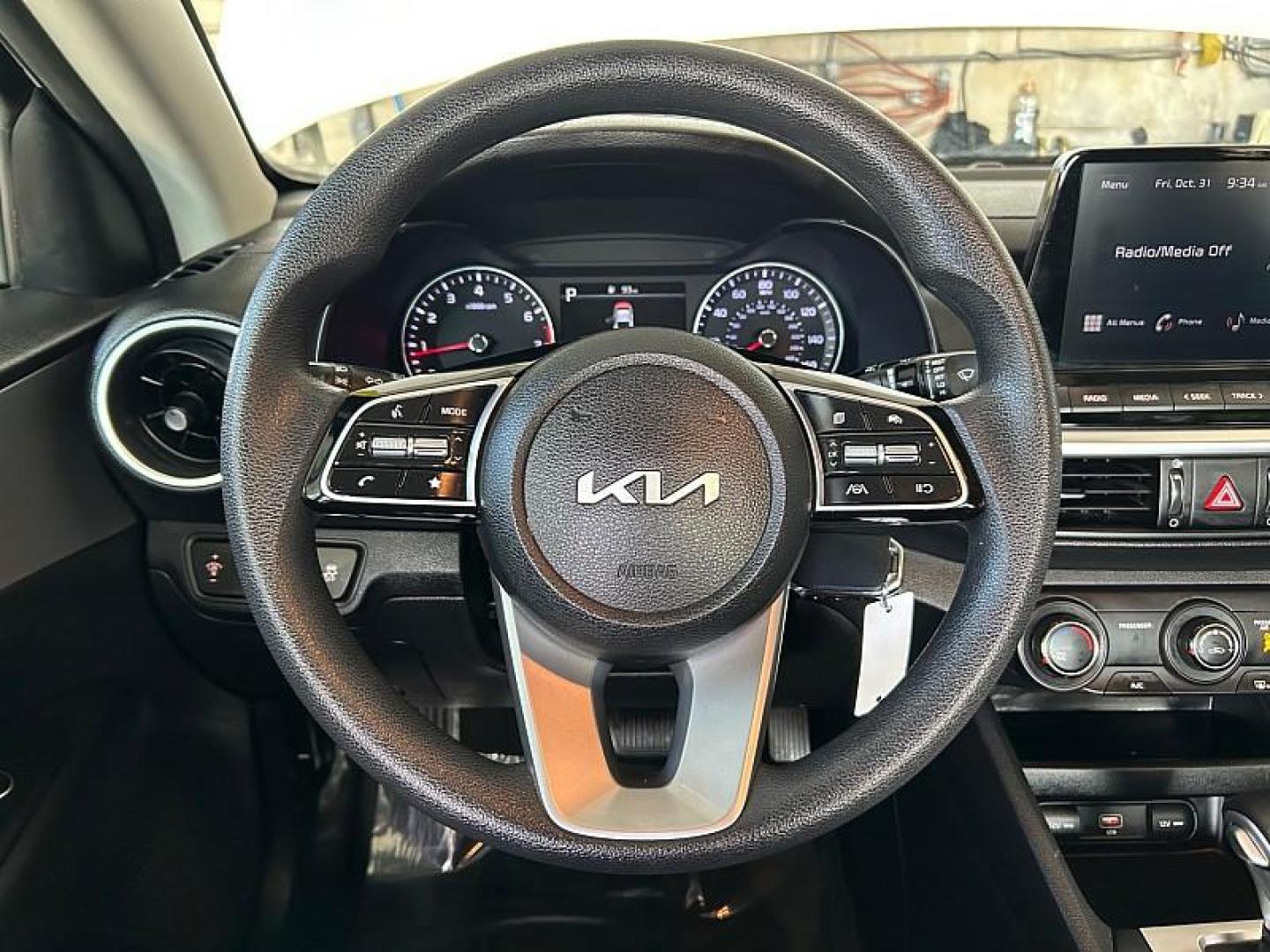 2023 WHITE Kia Forte (3KPF24AD6PE) with an 4-Cyl 2.0 Liter engine, Automatic IVT transmission, located at 412 Auto Vista Drive, Palmdale, 93551, (661) 945-0620, 34.592636, -118.136681 - Photo#9