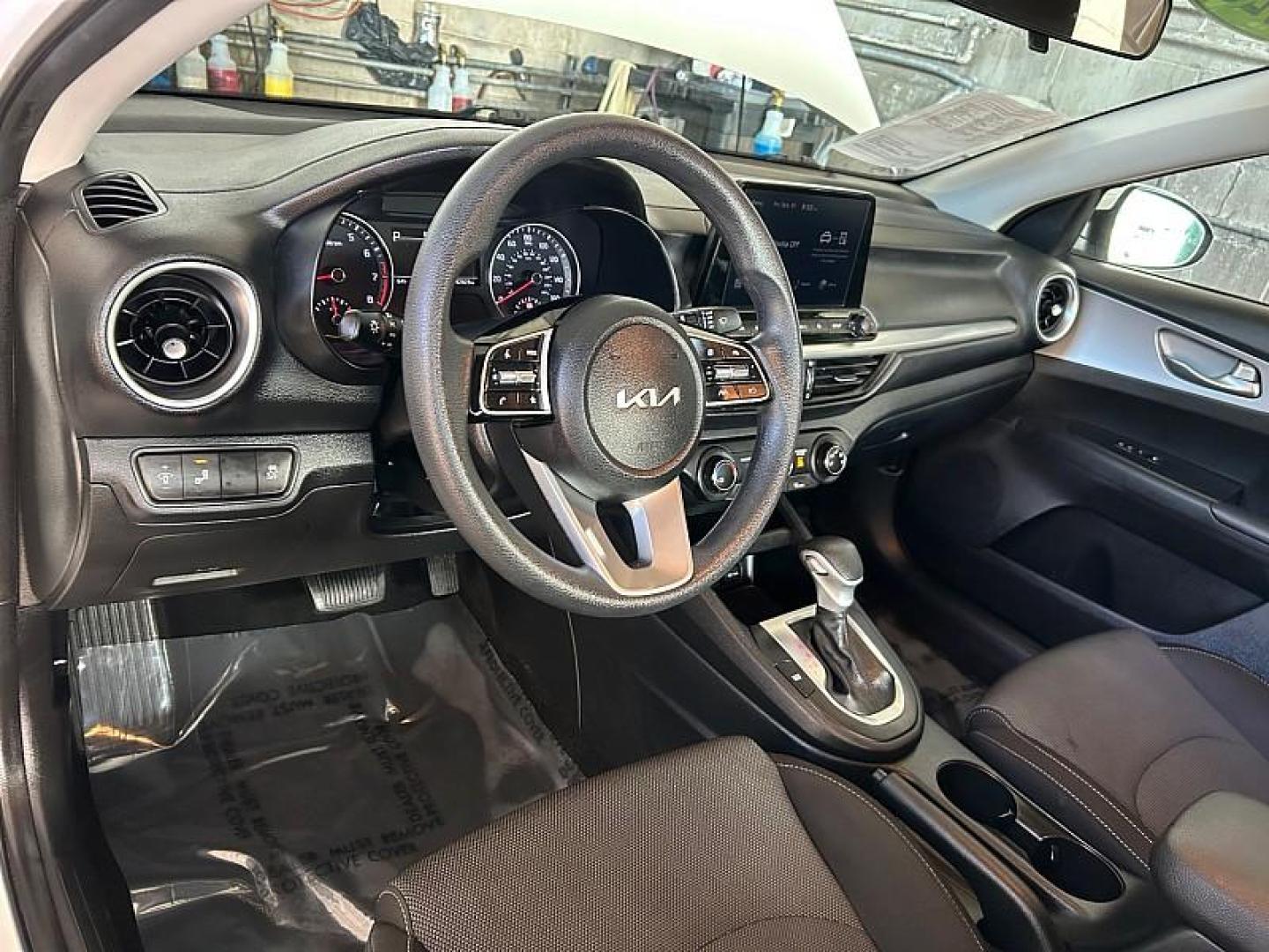 2023 WHITE Kia Forte (3KPF24AD6PE) with an 4-Cyl 2.0 Liter engine, Automatic IVT transmission, located at 412 Auto Vista Drive, Palmdale, 93551, (661) 945-0620, 34.592636, -118.136681 - Photo#13