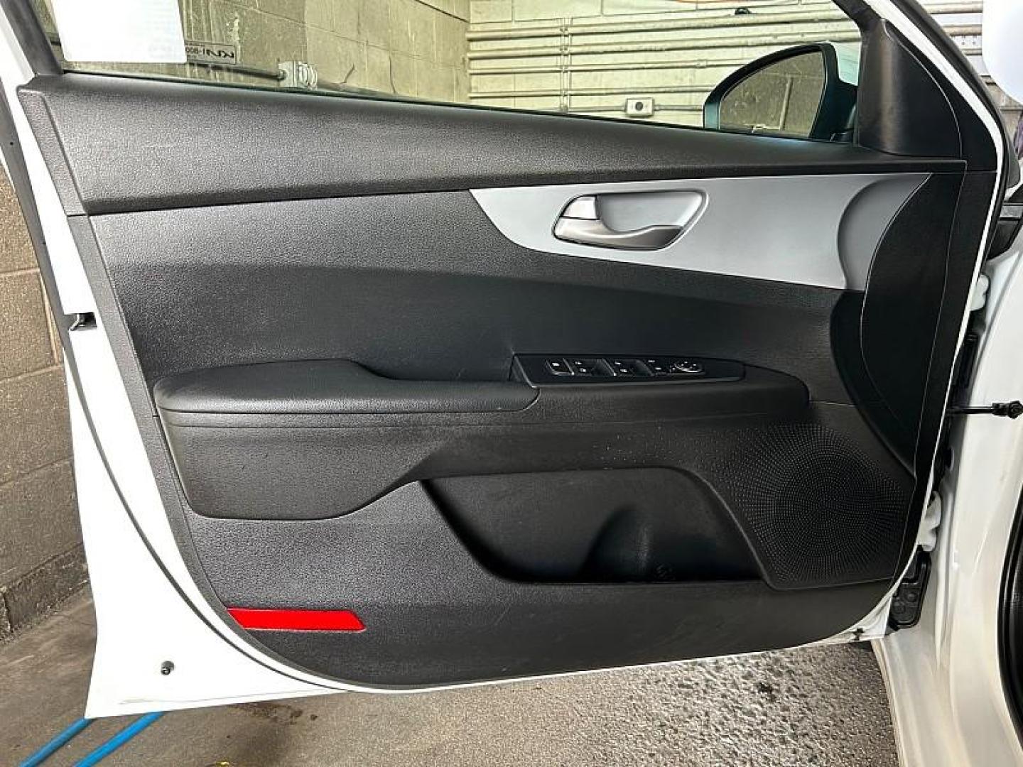 2023 WHITE Kia Forte (3KPF24AD6PE) with an 4-Cyl 2.0 Liter engine, Automatic IVT transmission, located at 412 Auto Vista Drive, Palmdale, 93551, (661) 945-0620, 34.592636, -118.136681 - Photo#14