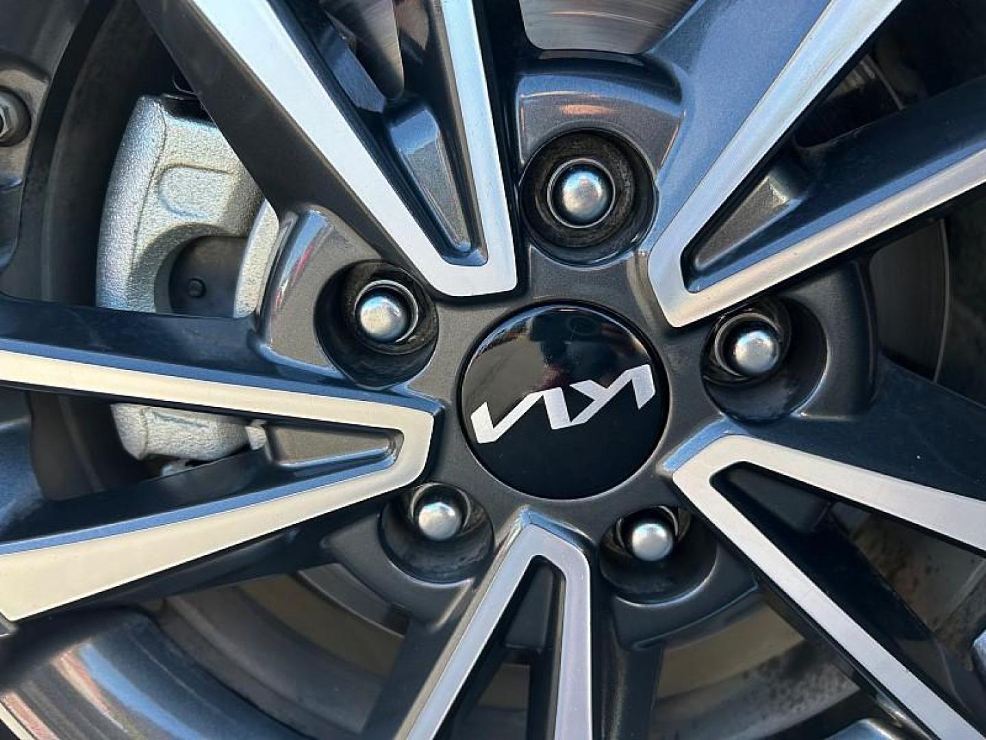 2023 WHITE Kia Forte (3KPF24AD6PE) with an 4-Cyl 2.0 Liter engine, Automatic IVT transmission, located at 412 Auto Vista Drive, Palmdale, 93551, (661) 945-0620, 34.592636, -118.136681 - Photo#15