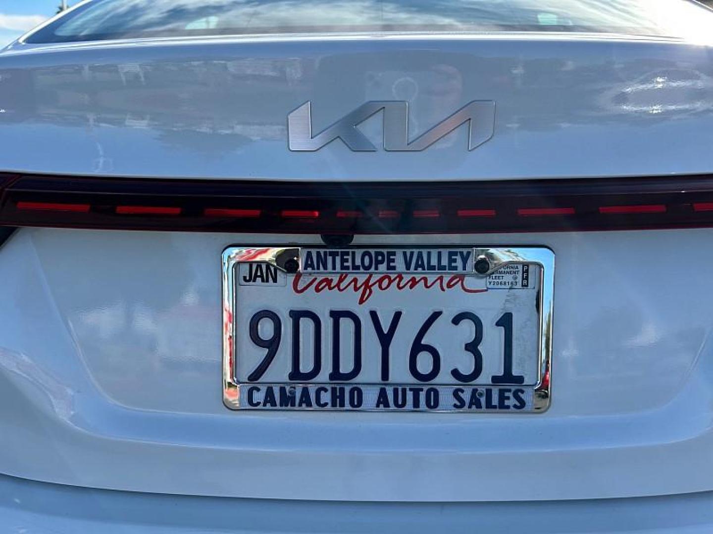 2023 WHITE Kia Forte (3KPF24AD6PE) with an 4-Cyl 2.0 Liter engine, Automatic IVT transmission, located at 412 Auto Vista Drive, Palmdale, 93551, (661) 945-0620, 34.592636, -118.136681 - Photo#18