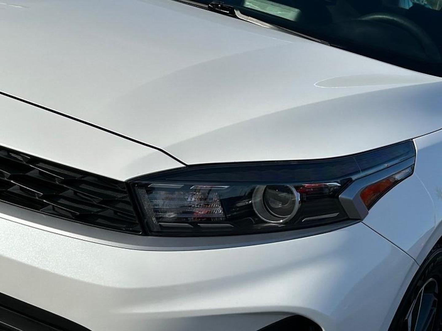 2023 WHITE Kia Forte (3KPF24AD6PE) with an 4-Cyl 2.0 Liter engine, Automatic IVT transmission, located at 412 Auto Vista Drive, Palmdale, 93551, (661) 945-0620, 34.592636, -118.136681 - Photo#23
