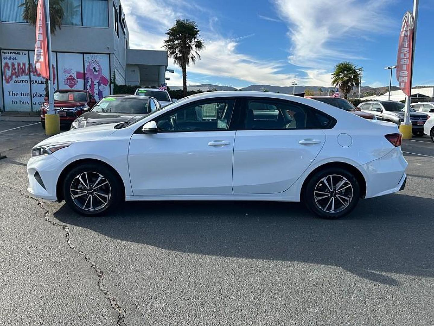 2023 WHITE Kia Forte (3KPF24AD6PE) with an 4-Cyl 2.0 Liter engine, Automatic IVT transmission, located at 412 Auto Vista Drive, Palmdale, 93551, (661) 945-0620, 34.592636, -118.136681 - Photo#27