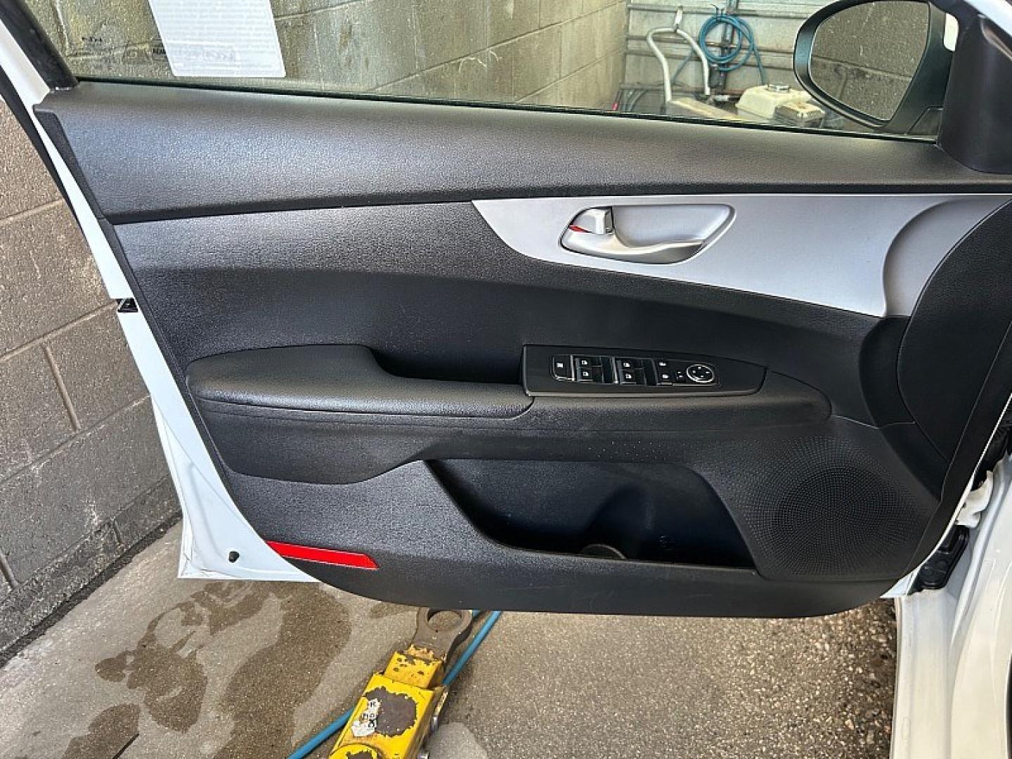 2023 White Kia Forte (3KPF24AD2PE) with an 4-Cyl 2.0 Liter engine, Automatic IVT transmission, located at 412 Auto Vista Drive, Palmdale, 93551, (661) 945-0620, 34.592636, -118.136681- Photo#16