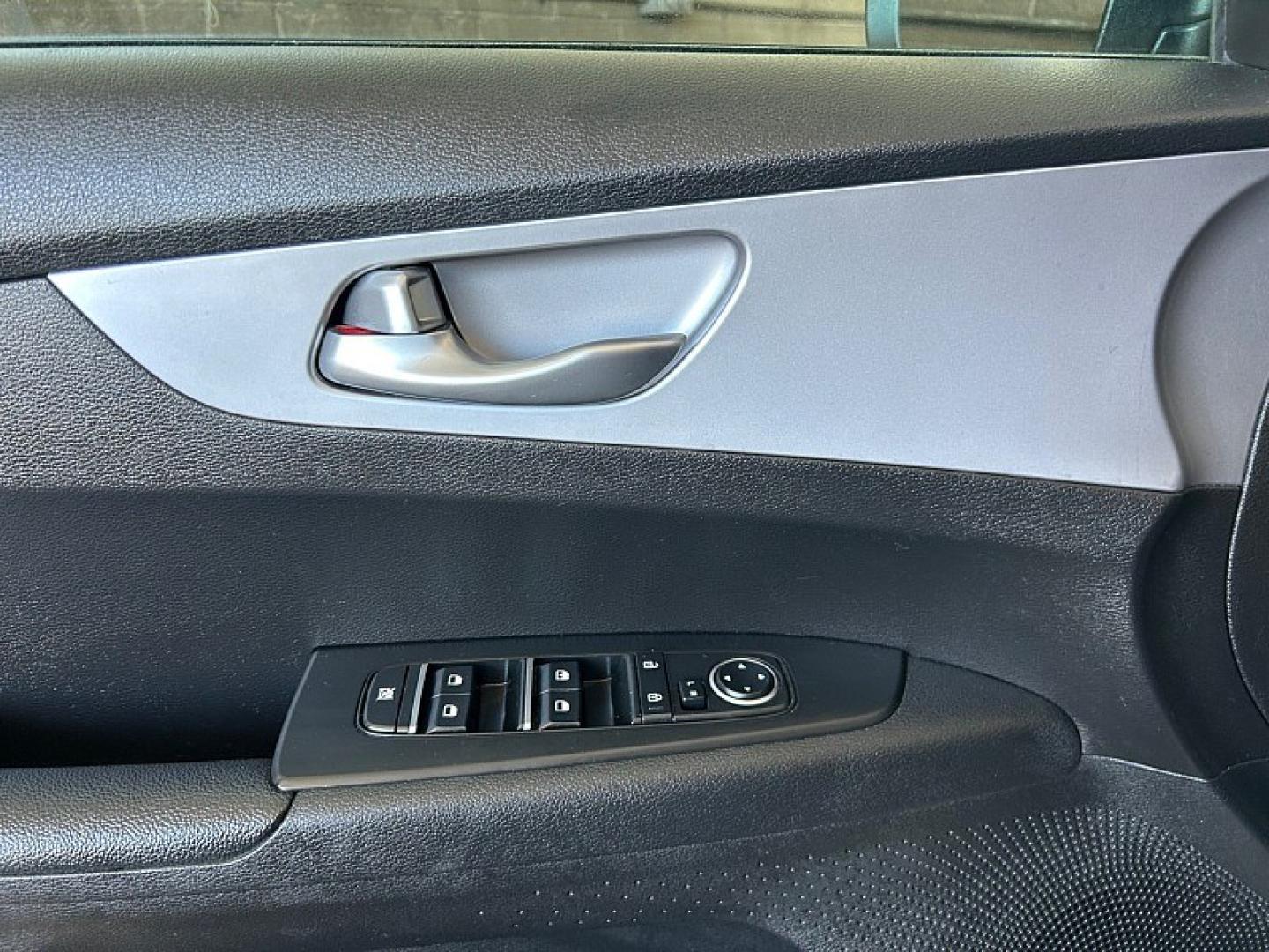 2023 White Kia Forte (3KPF24AD2PE) with an 4-Cyl 2.0 Liter engine, Automatic IVT transmission, located at 412 Auto Vista Drive, Palmdale, 93551, (661) 945-0620, 34.592636, -118.136681- Photo#27