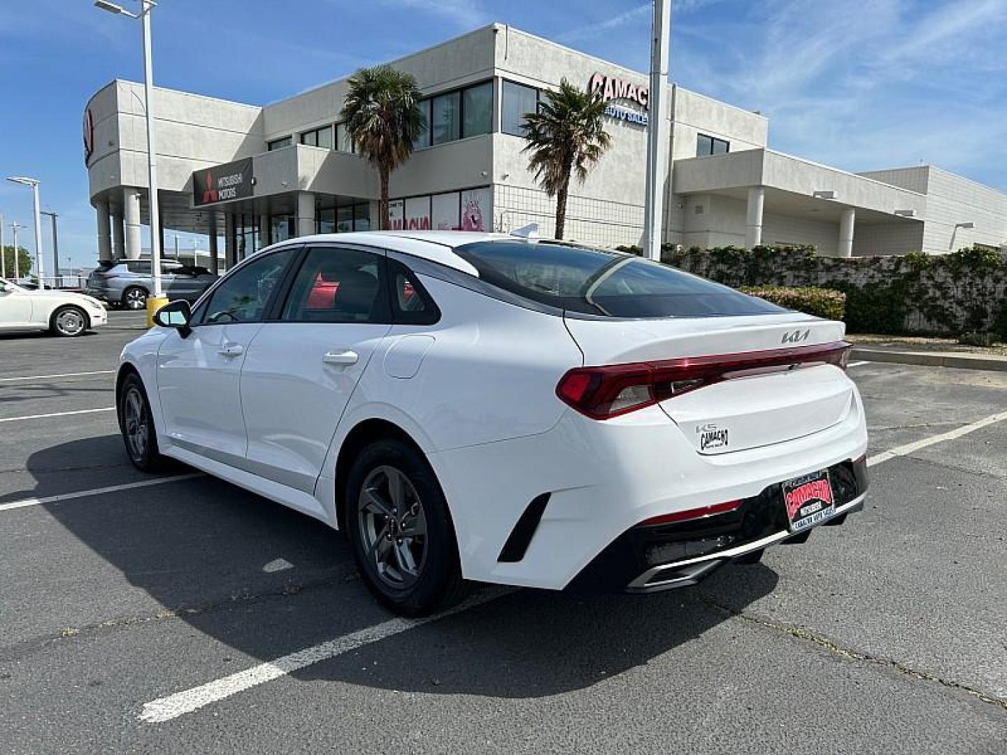 2023 WHITE Kia K5 (5XXG14J26PG) with an 4-Cyl Turbo 1.6 Liter engine, Automatic 8-Spd transmission, located at 412 Auto Vista Drive, Palmdale, 93551, (661) 945-0620, 34.592636, -118.136681 - Photo#4