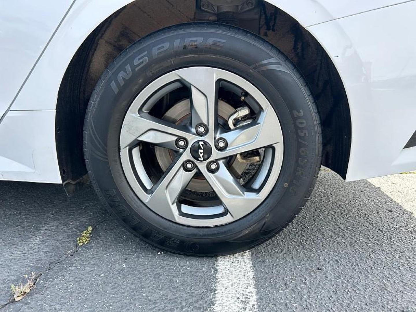 2023 WHITE Kia K5 (5XXG14J26PG) with an 4-Cyl Turbo 1.6 Liter engine, Automatic 8-Spd transmission, located at 412 Auto Vista Drive, Palmdale, 93551, (661) 945-0620, 34.592636, -118.136681 - Photo#13