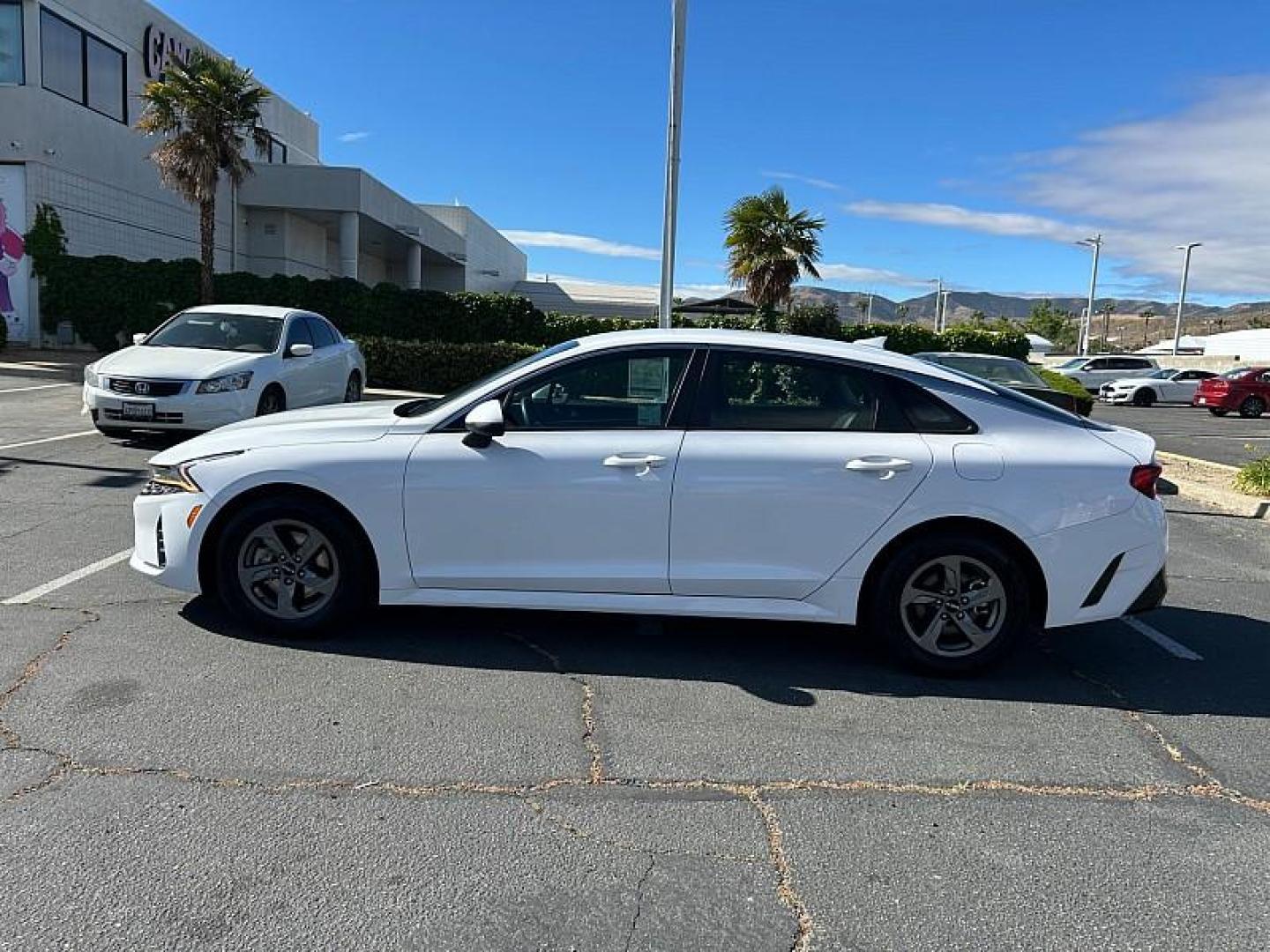 2023 WHITE Kia K5 (5XXG14J23PG) with an 4-Cyl Turbo 1.6 Liter engine, Automatic 8-Spd transmission, located at 412 Auto Vista Drive, Palmdale, 93551, (661) 945-0620, 34.592636, -118.136681 - Photo#5