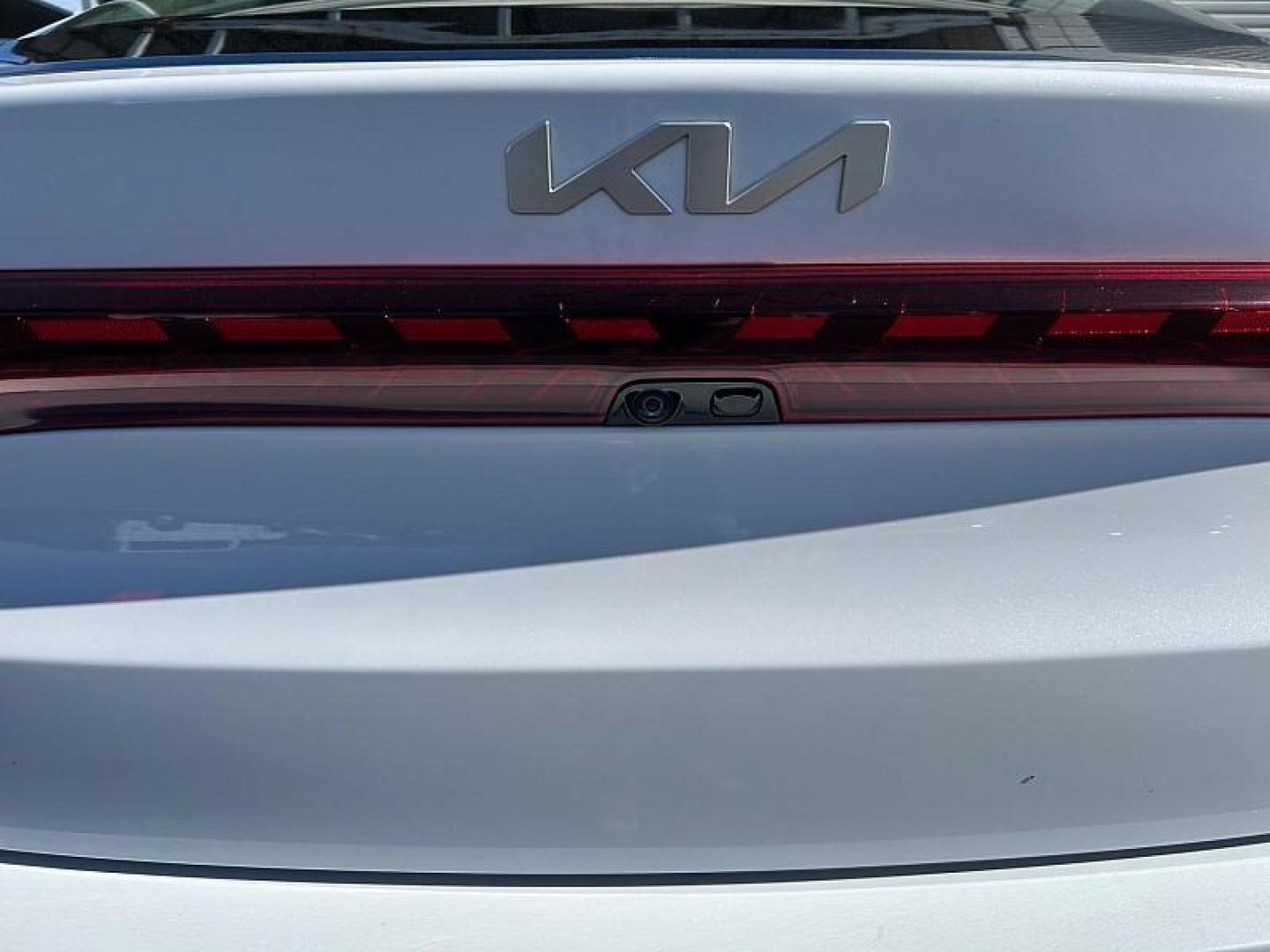 2023 WHITE Kia K5 (5XXG14J23PG) with an 4-Cyl Turbo 1.6 Liter engine, Automatic 8-Spd transmission, located at 412 Auto Vista Drive, Palmdale, 93551, (661) 945-0620, 34.592636, -118.136681 - Photo#10