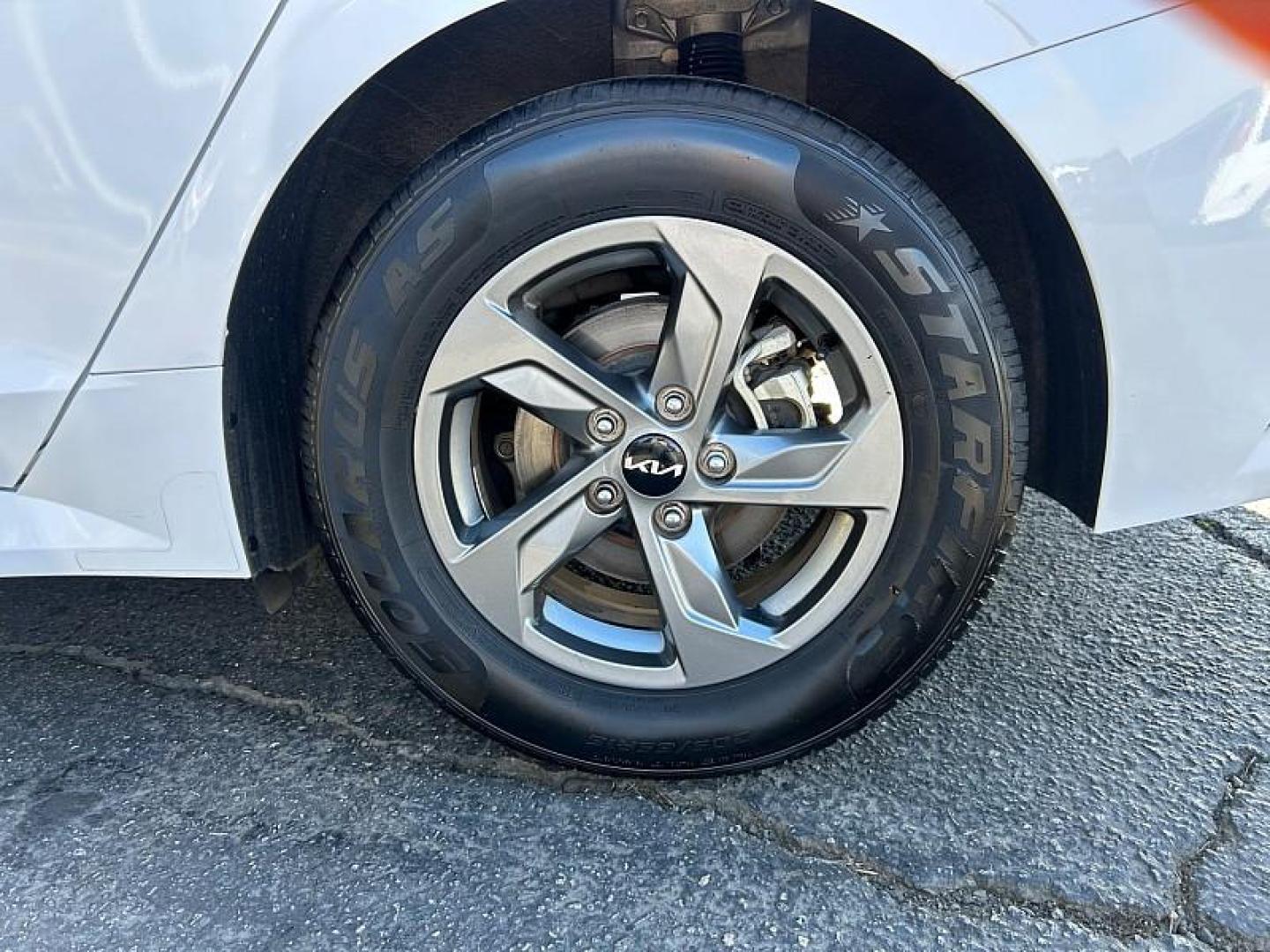 2023 WHITE Kia K5 (5XXG14J23PG) with an 4-Cyl Turbo 1.6 Liter engine, Automatic 8-Spd transmission, located at 412 Auto Vista Drive, Palmdale, 93551, (661) 945-0620, 34.592636, -118.136681 - Photo#11