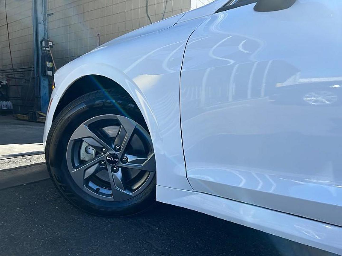 2023 WHITE Kia K5 (5XXG14J23PG) with an 4-Cyl Turbo 1.6 Liter engine, Automatic 8-Spd transmission, located at 412 Auto Vista Drive, Palmdale, 93551, (661) 945-0620, 34.592636, -118.136681 - Photo#14