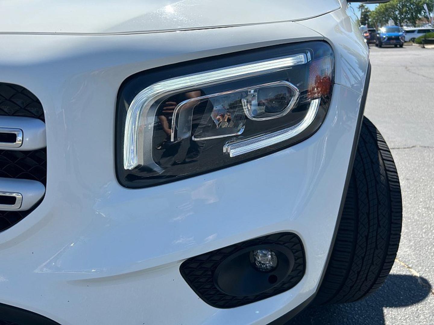 2023 White Mercedes-Benz GLB (W1N4M4GBXPW) with an 4-Cyl Turbo 2.0 Liter engine, Automatic transmission, located at 412 Auto Vista Drive, Palmdale, 93551, (661) 945-0620, 34.592636, -118.136681- Photo#9