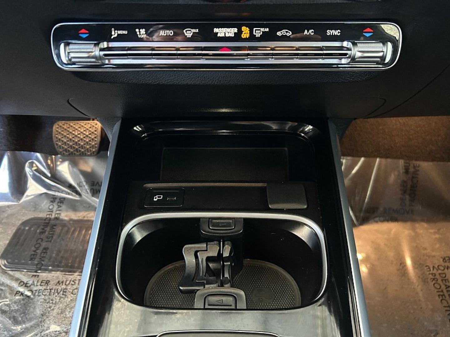 2023 White Mercedes-Benz GLB (W1N4M4GBXPW) with an 4-Cyl Turbo 2.0 Liter engine, Automatic transmission, located at 412 Auto Vista Drive, Palmdale, 93551, (661) 945-0620, 34.592636, -118.136681- Photo#21