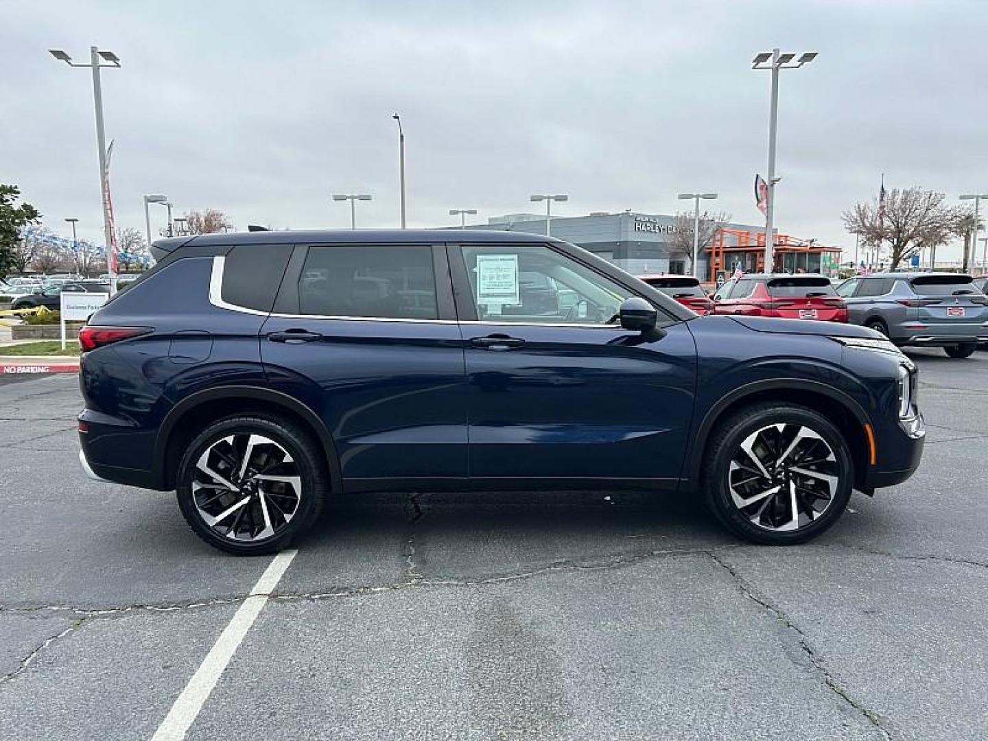 2023 BLUE Mitsubishi Outlander (JA4J4UA83PZ) with an 4-Cyl 2.5 Liter engine, Automatic CVT transmission, located at 412 Auto Vista Drive, Palmdale, 93551, (661) 945-0620, 34.592636, -118.136681 - Photo#4