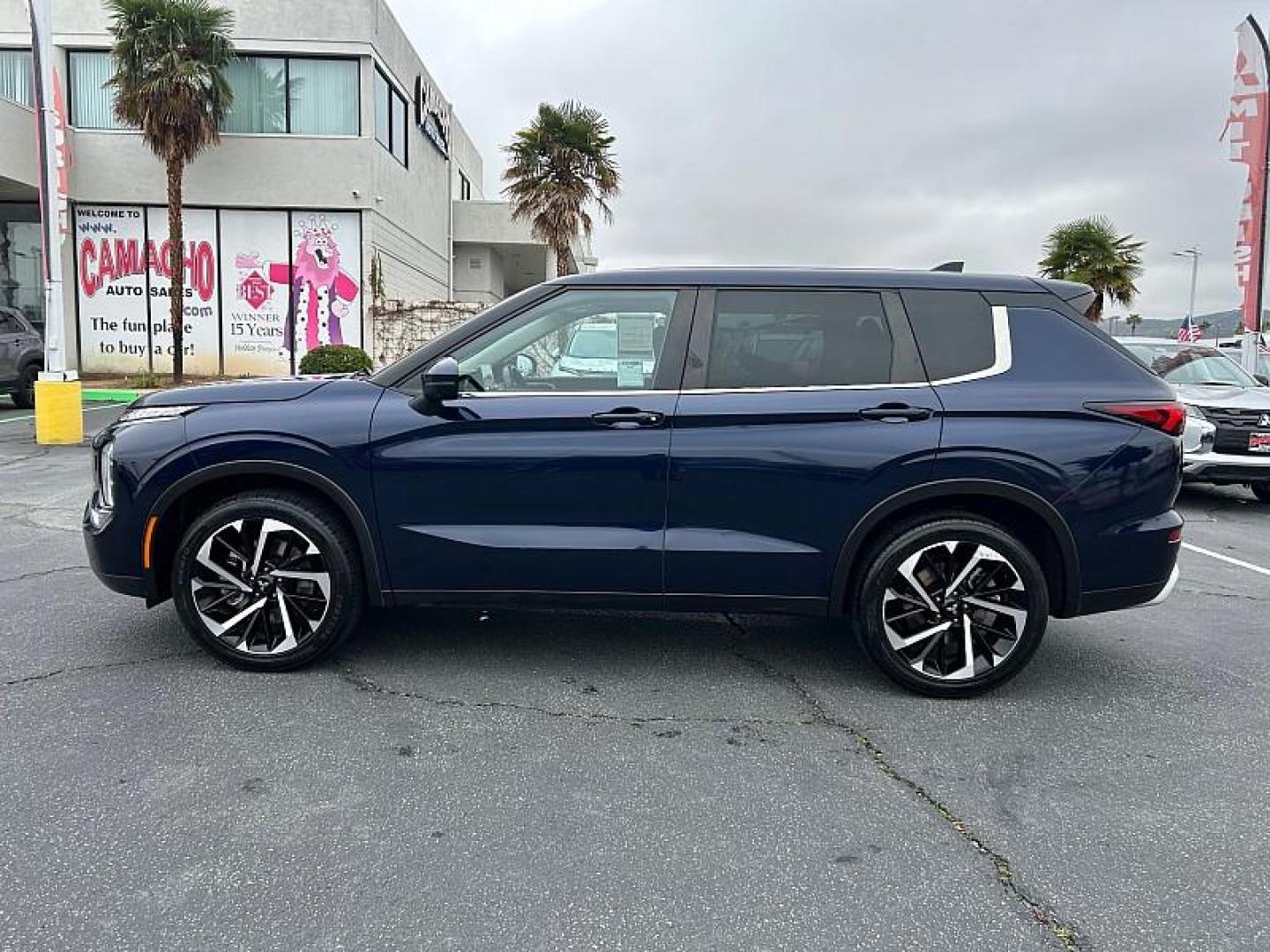 2023 BLUE Mitsubishi Outlander (JA4J4UA83PZ) with an 4-Cyl 2.5 Liter engine, Automatic CVT transmission, located at 412 Auto Vista Drive, Palmdale, 93551, (661) 945-0620, 34.592636, -118.136681 - Photo#8
