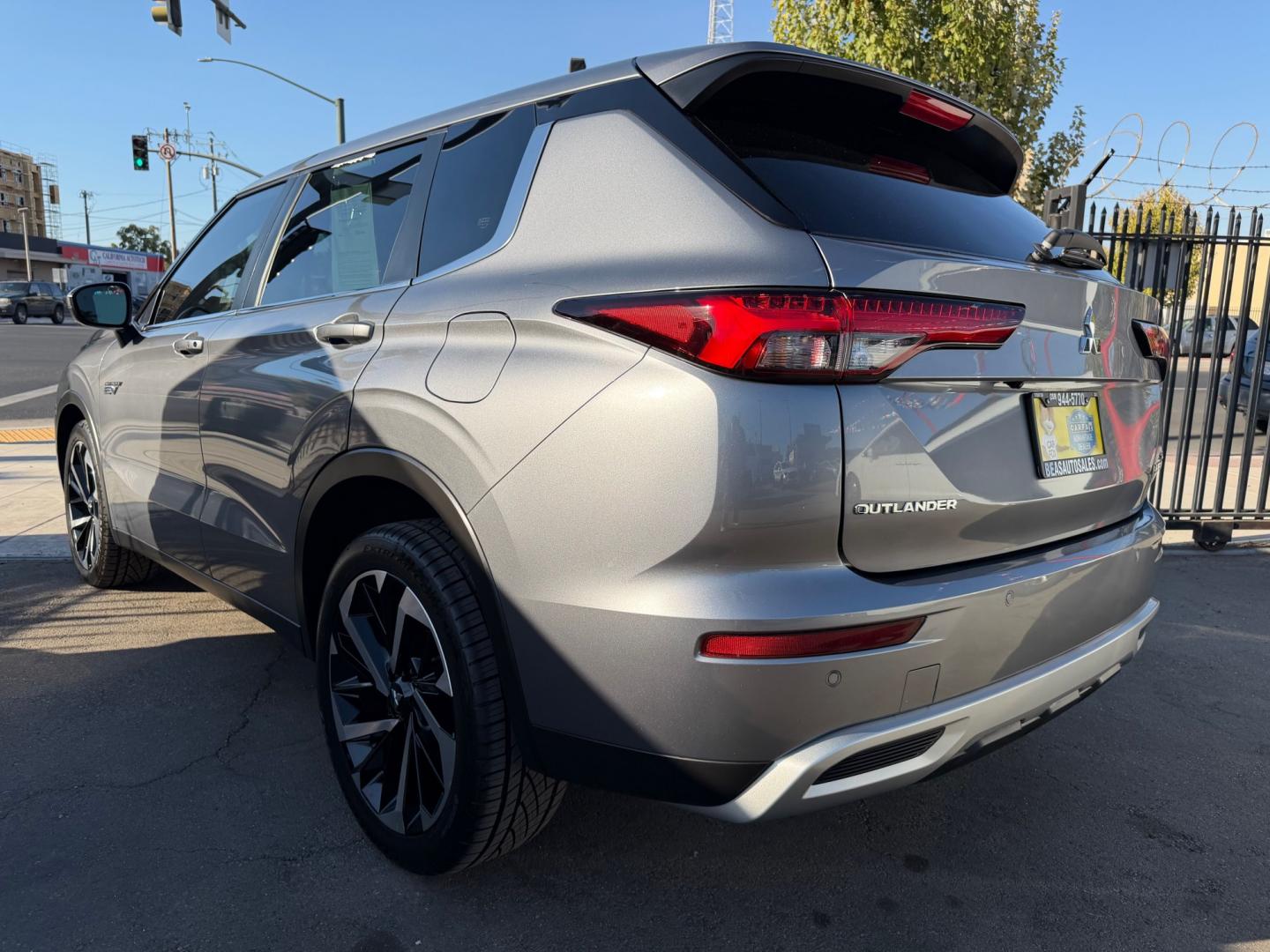 2023 Mitsubishi Outlander PHEV SE (JA4T5UA92PZ) with an 2.0L L4 DOHC 16V HYBRID engine, 1A transmission, located at 744 E Miner Ave, Stockton, CA, 95202, (209) 944-5770, 37.956863, -121.282082- Photo#5