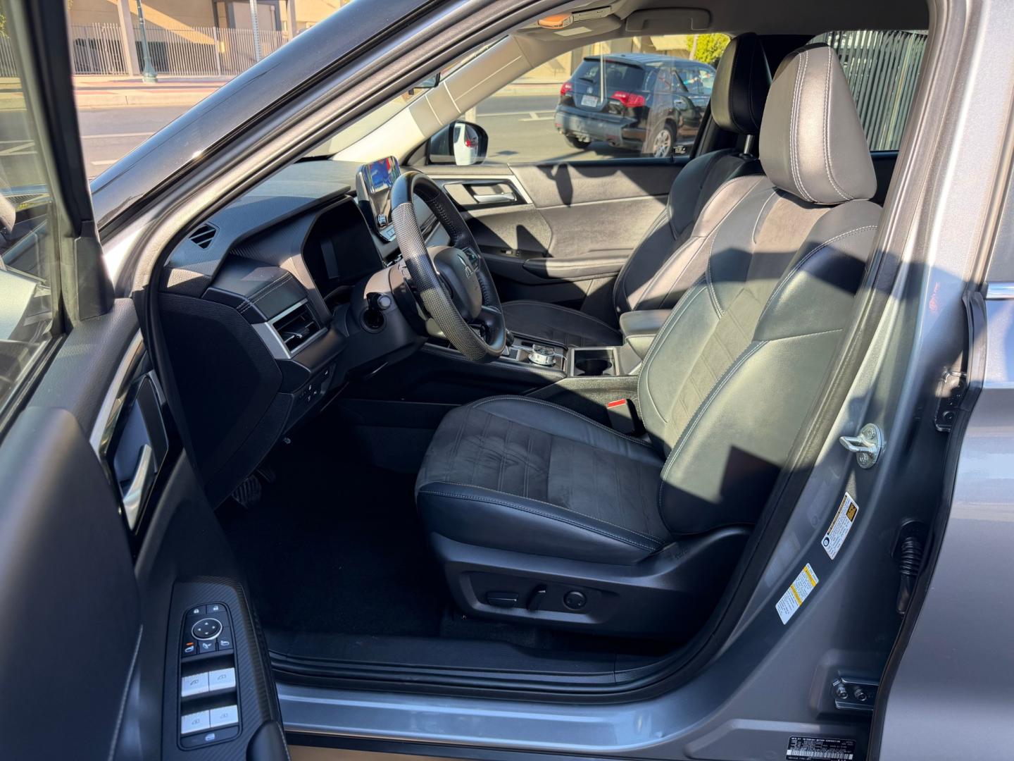 2023 Mitsubishi Outlander PHEV SE (JA4T5UA92PZ) with an 2.0L L4 DOHC 16V HYBRID engine, 1A transmission, located at 744 E Miner Ave, Stockton, CA, 95202, (209) 944-5770, 37.956863, -121.282082- Photo#9