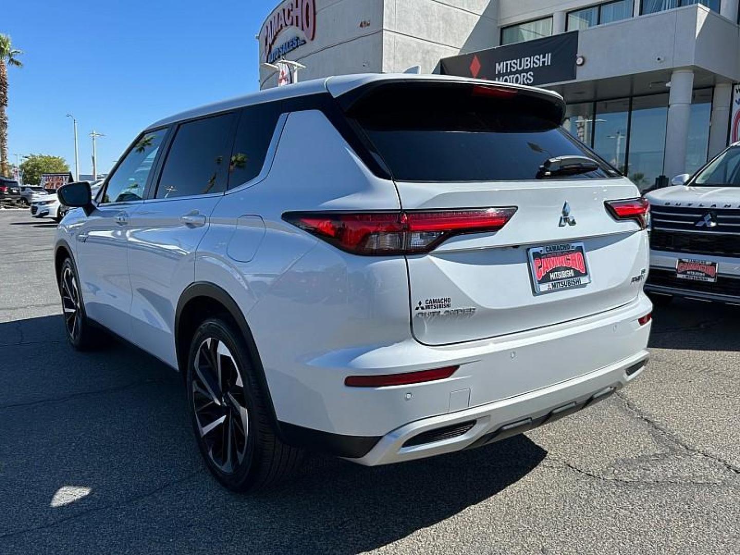2023 WHITE Mitsubishi Outlander Plug-In Hybrid (JA4T5UA97PZ) with an 4-Cyl Hybrid 2.4 Liter engine, Automatic 1-Spd transmission, located at 412 Auto Vista Drive, Palmdale, 93551, (661) 945-0620, 34.592636, -118.136681 - Photo#4