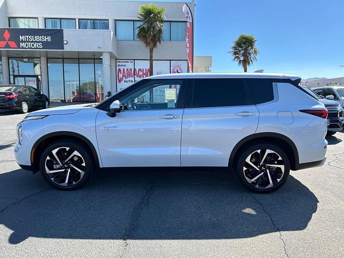 2023 WHITE Mitsubishi Outlander Plug-In Hybrid (JA4T5UA97PZ) with an 4-Cyl Hybrid 2.4 Liter engine, Automatic 1-Spd transmission, located at 412 Auto Vista Drive, Palmdale, 93551, (661) 945-0620, 34.592636, -118.136681 - Photo#5