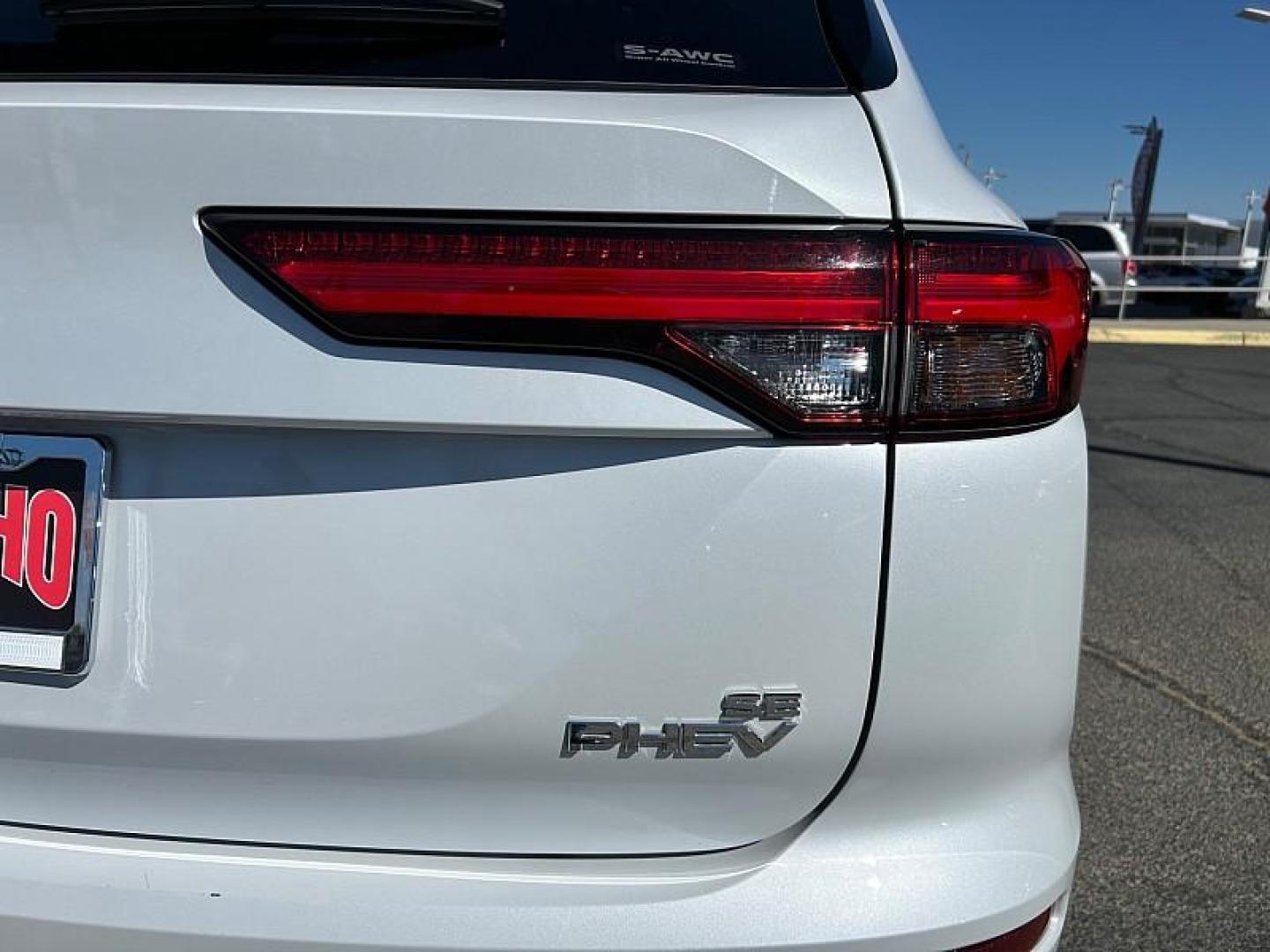 2023 WHITE Mitsubishi Outlander Plug-In Hybrid (JA4T5UA97PZ) with an 4-Cyl Hybrid 2.4 Liter engine, Automatic 1-Spd transmission, located at 412 Auto Vista Drive, Palmdale, 93551, (661) 945-0620, 34.592636, -118.136681 - Photo#12