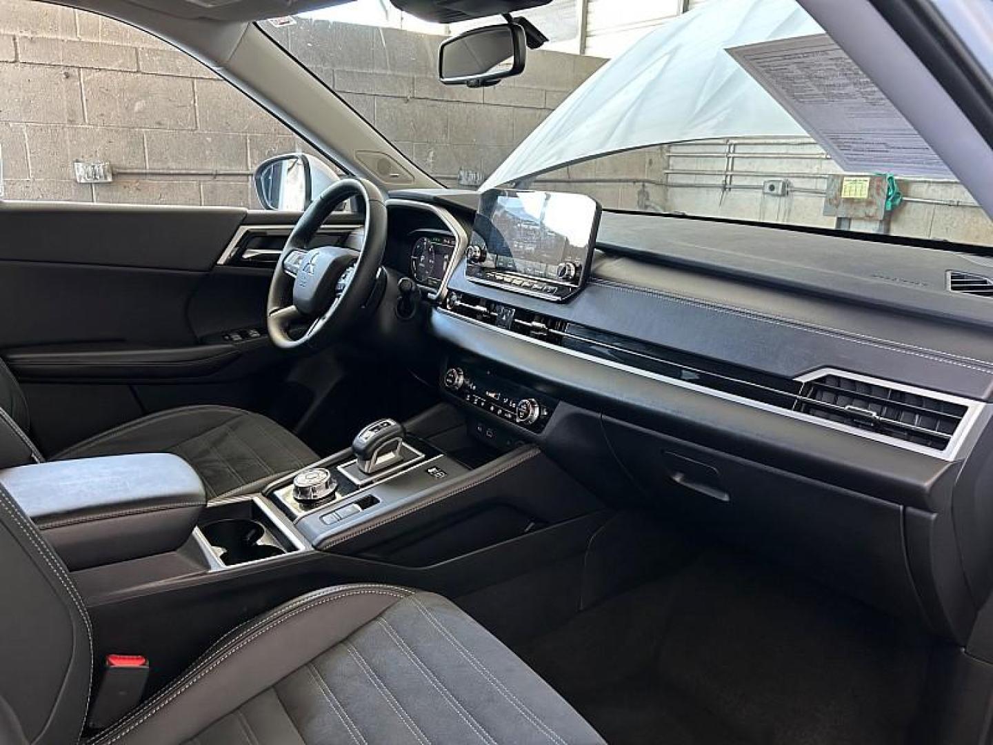 2023 WHITE Mitsubishi Outlander Plug-In Hybrid (JA4T5UA97PZ) with an 4-Cyl Hybrid 2.4 Liter engine, Automatic 1-Spd transmission, located at 412 Auto Vista Drive, Palmdale, 93551, (661) 945-0620, 34.592636, -118.136681 - Photo#29