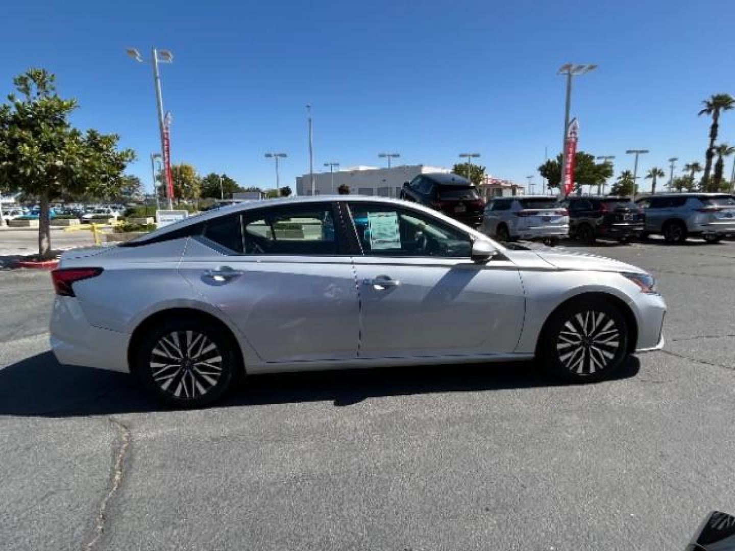 2023 SILVER Nissan Altima (1N4BL4DV3PN) with an 4-Cyl 2.5 Liter engine, Automatic Xtronic CVT transmission, located at 412 Auto Vista Drive, Palmdale, 93551, (661) 945-0620, 34.592636, -118.136681 - Photo#5