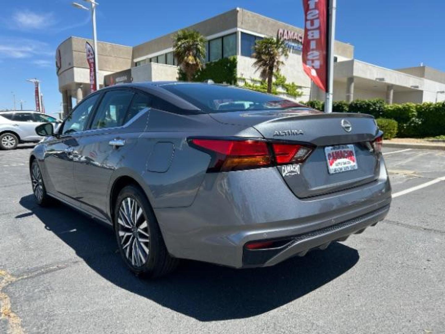 2023 SILVER Nissan Altima (1N4BL4DV1PN) with an 4-Cyl 2.5 Liter engine, Automatic Xtronic CVT transmission, located at 412 Auto Vista Drive, Palmdale, 93551, (661) 945-0620, 34.592636, -118.136681 - Photo#38