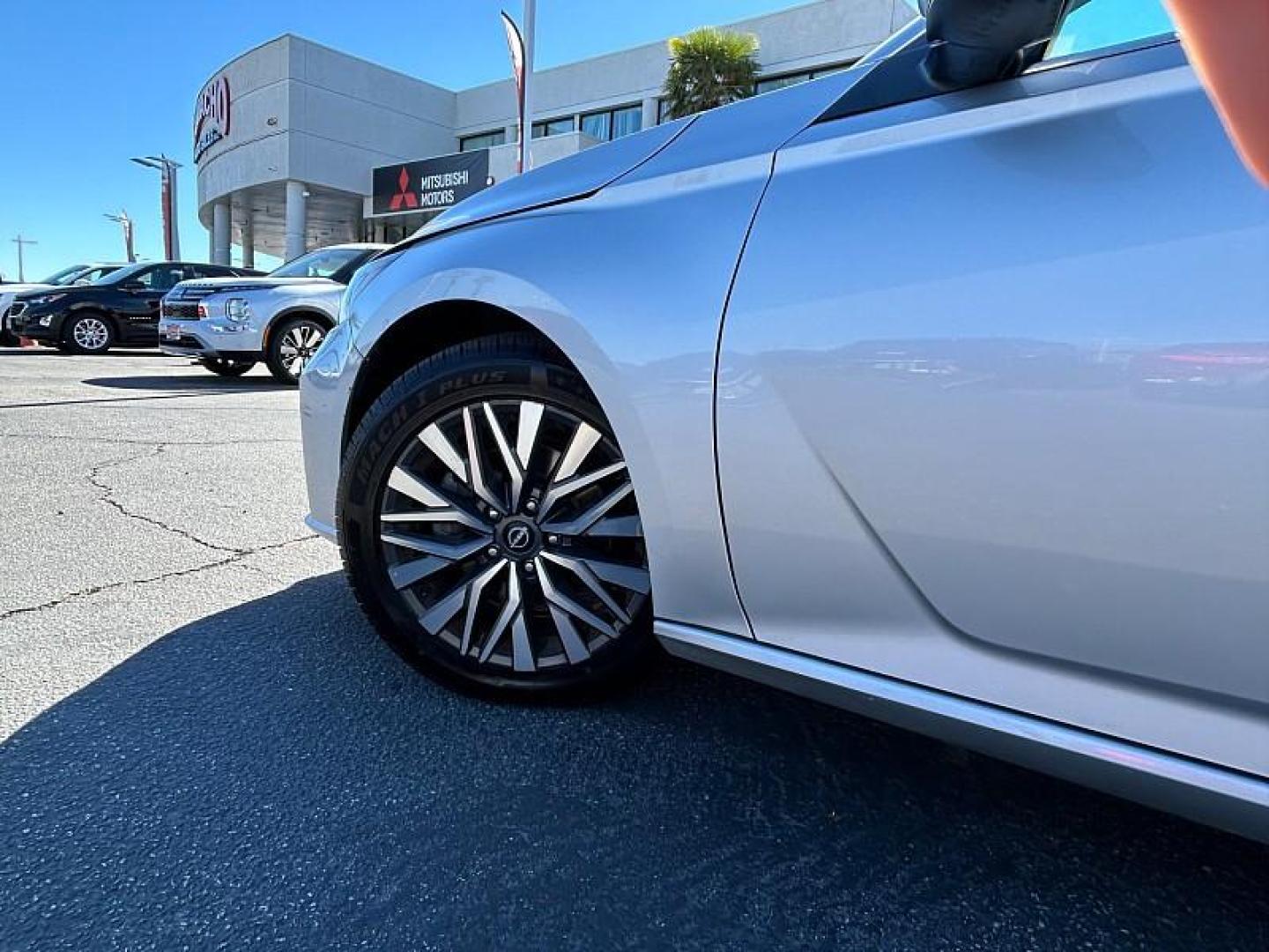 2023 SILVER Nissan Altima (1N4BL4DV8PN) with an 4-Cyl 2.5 Liter engine, Automatic Xtronic CVT transmission, located at 412 Auto Vista Drive, Palmdale, 93551, (661) 945-0620, 34.592636, -118.136681 - Photo#8
