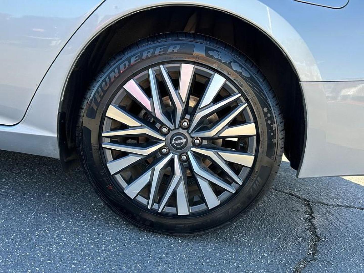 2023 SILVER Nissan Altima (1N4BL4DV8PN) with an 4-Cyl 2.5 Liter engine, Automatic Xtronic CVT transmission, located at 412 Auto Vista Drive, Palmdale, 93551, (661) 945-0620, 34.592636, -118.136681 - Photo#13