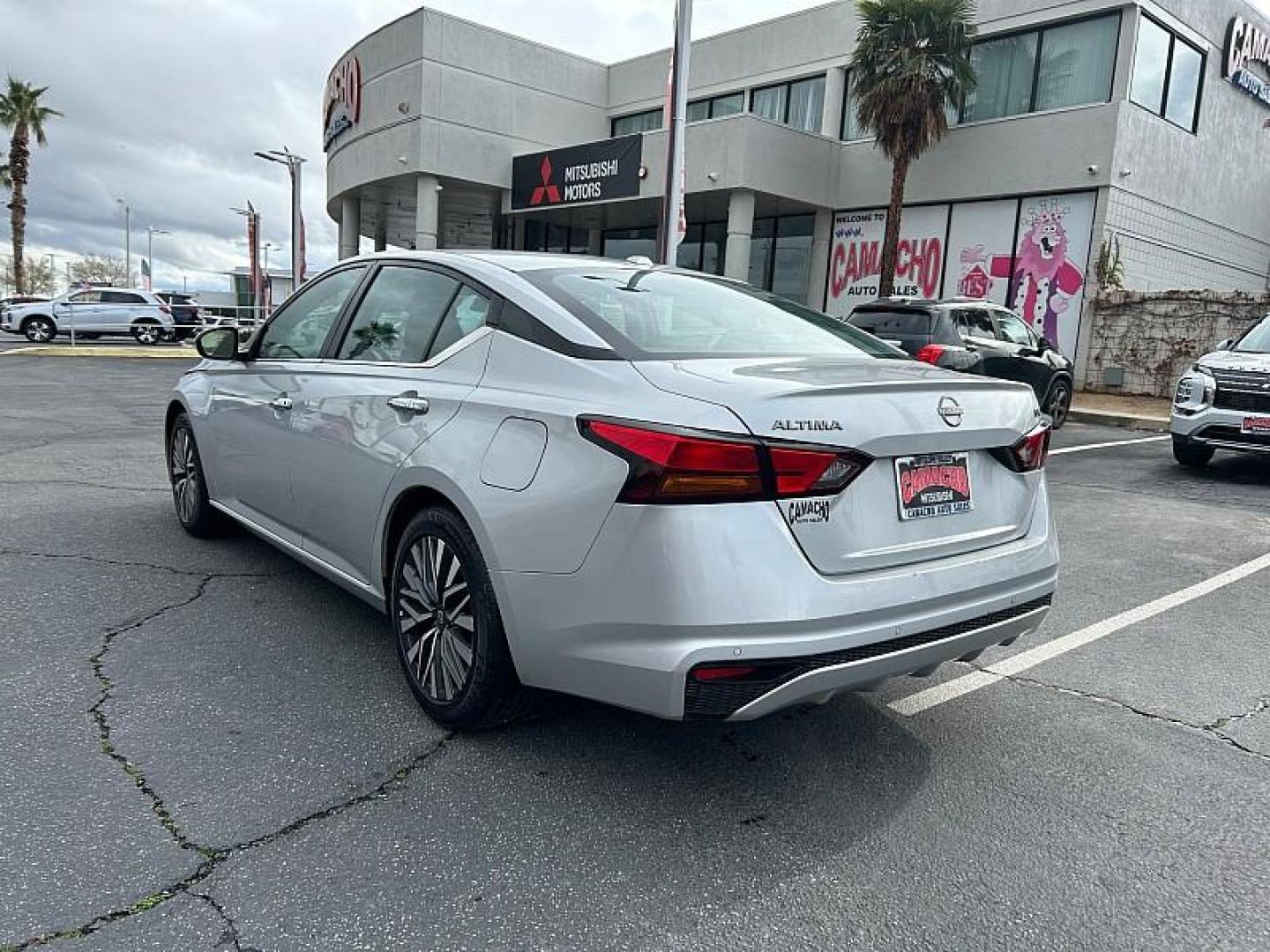 2023 SILVER Nissan Altima (1N4BL4DV3PN) with an 4-Cyl 2.5 Liter engine, Automatic Xtronic CVT transmission, located at 412 Auto Vista Drive, Palmdale, 93551, (661) 945-0620, 34.592636, -118.136681 - Photo#4