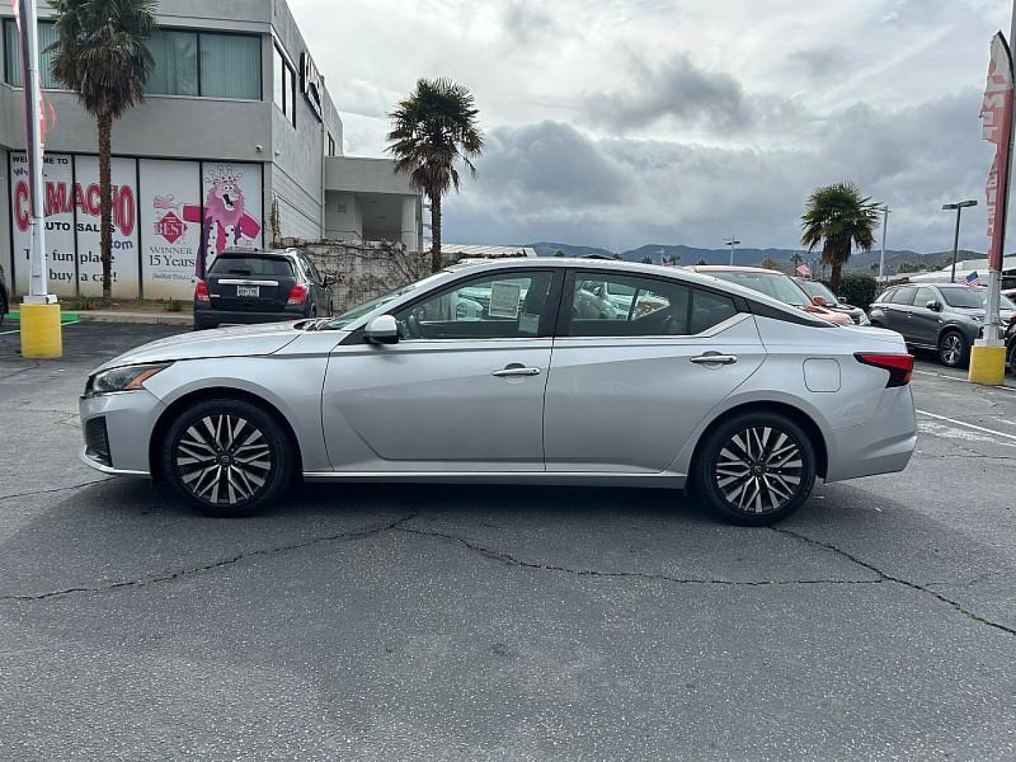 2023 SILVER Nissan Altima (1N4BL4DV3PN) with an 4-Cyl 2.5 Liter engine, Automatic Xtronic CVT transmission, located at 412 Auto Vista Drive, Palmdale, 93551, (661) 945-0620, 34.592636, -118.136681 - Photo#5