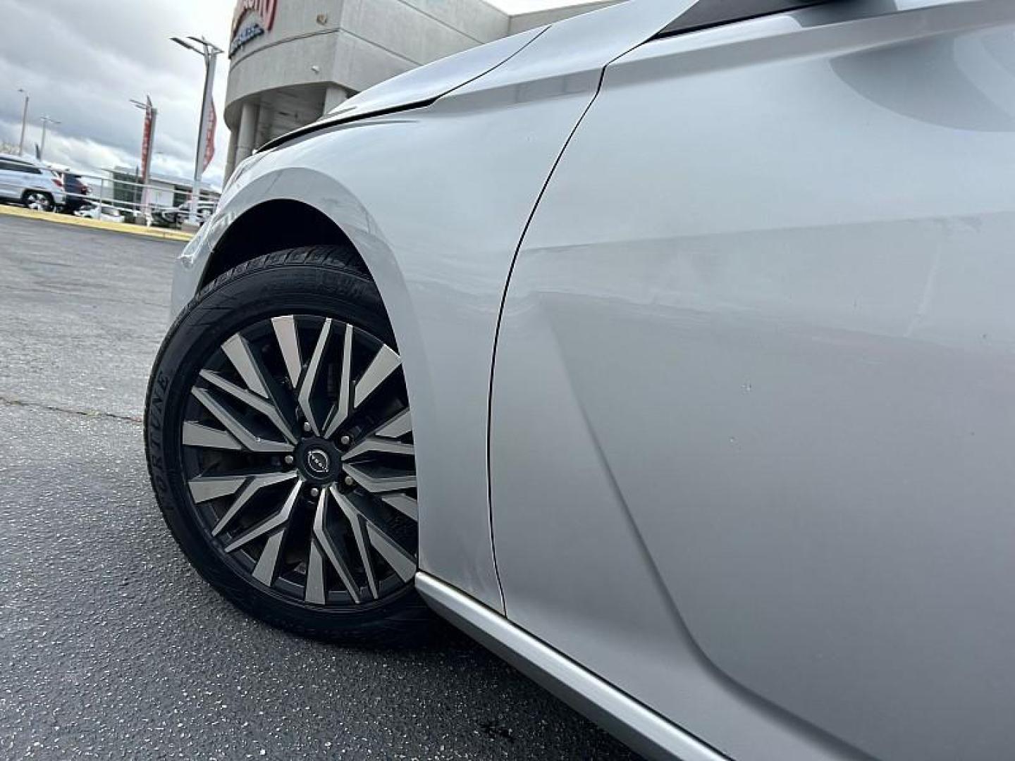 2023 SILVER Nissan Altima (1N4BL4DV3PN) with an 4-Cyl 2.5 Liter engine, Automatic Xtronic CVT transmission, located at 412 Auto Vista Drive, Palmdale, 93551, (661) 945-0620, 34.592636, -118.136681 - Photo#9