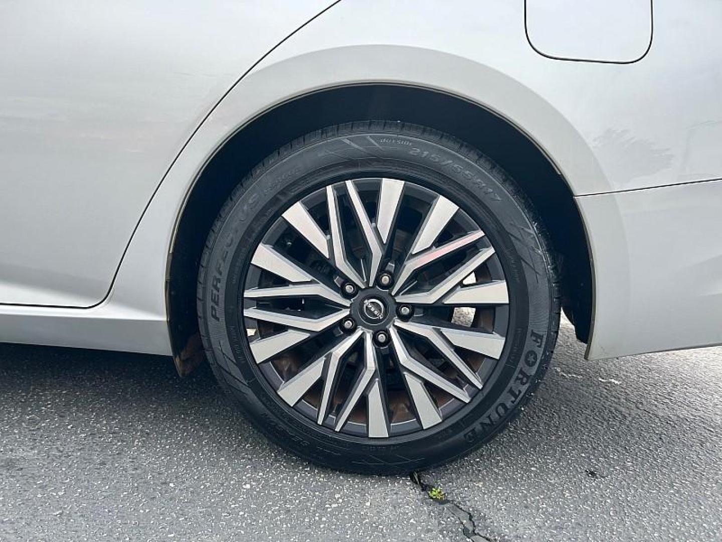 2023 SILVER Nissan Altima (1N4BL4DV3PN) with an 4-Cyl 2.5 Liter engine, Automatic Xtronic CVT transmission, located at 412 Auto Vista Drive, Palmdale, 93551, (661) 945-0620, 34.592636, -118.136681 - Photo#15