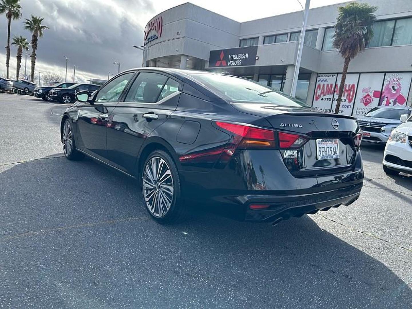 2023 BLACK Nissan Altima (1N4BL4EV1PN) with an 4-Cyl 2.5 Liter engine, Automatic Xtronic CVT transmission, located at 412 Auto Vista Drive, Palmdale, 93551, (661) 945-0620, 34.592636, -118.136681 - Photo#6