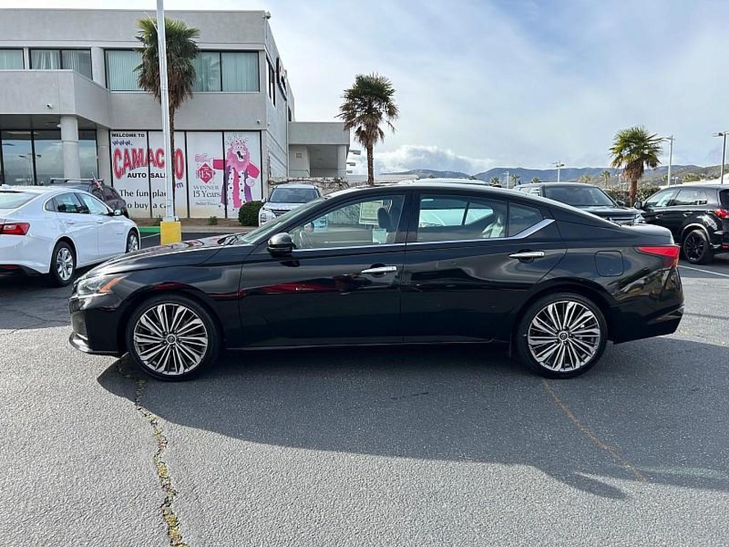 2023 BLACK Nissan Altima (1N4BL4EV1PN) with an 4-Cyl 2.5 Liter engine, Automatic Xtronic CVT transmission, located at 412 Auto Vista Drive, Palmdale, 93551, (661) 945-0620, 34.592636, -118.136681 - Photo#7