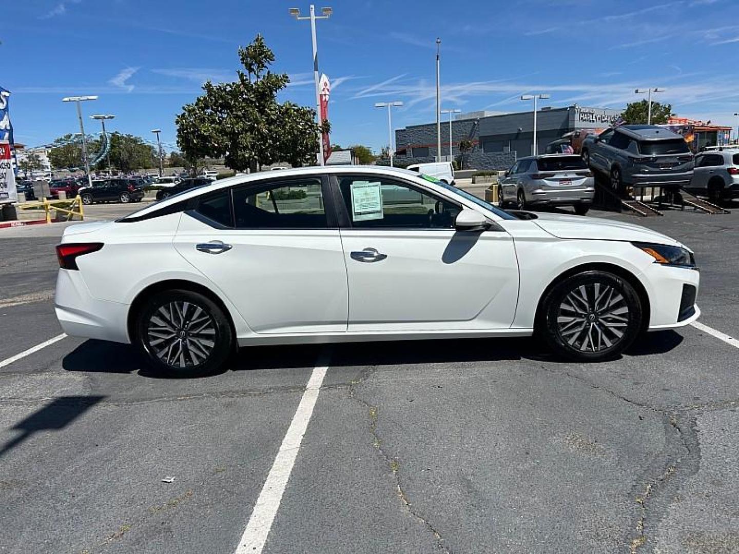 2023 WHITE Nissan Altima (1N4BL4DV1PN) with an 4-Cyl 2.5 Liter engine, Automatic Xtronic CVT transmission, located at 412 Auto Vista Drive, Palmdale, 93551, (661) 945-0620, 34.592636, -118.136681- Photo#4