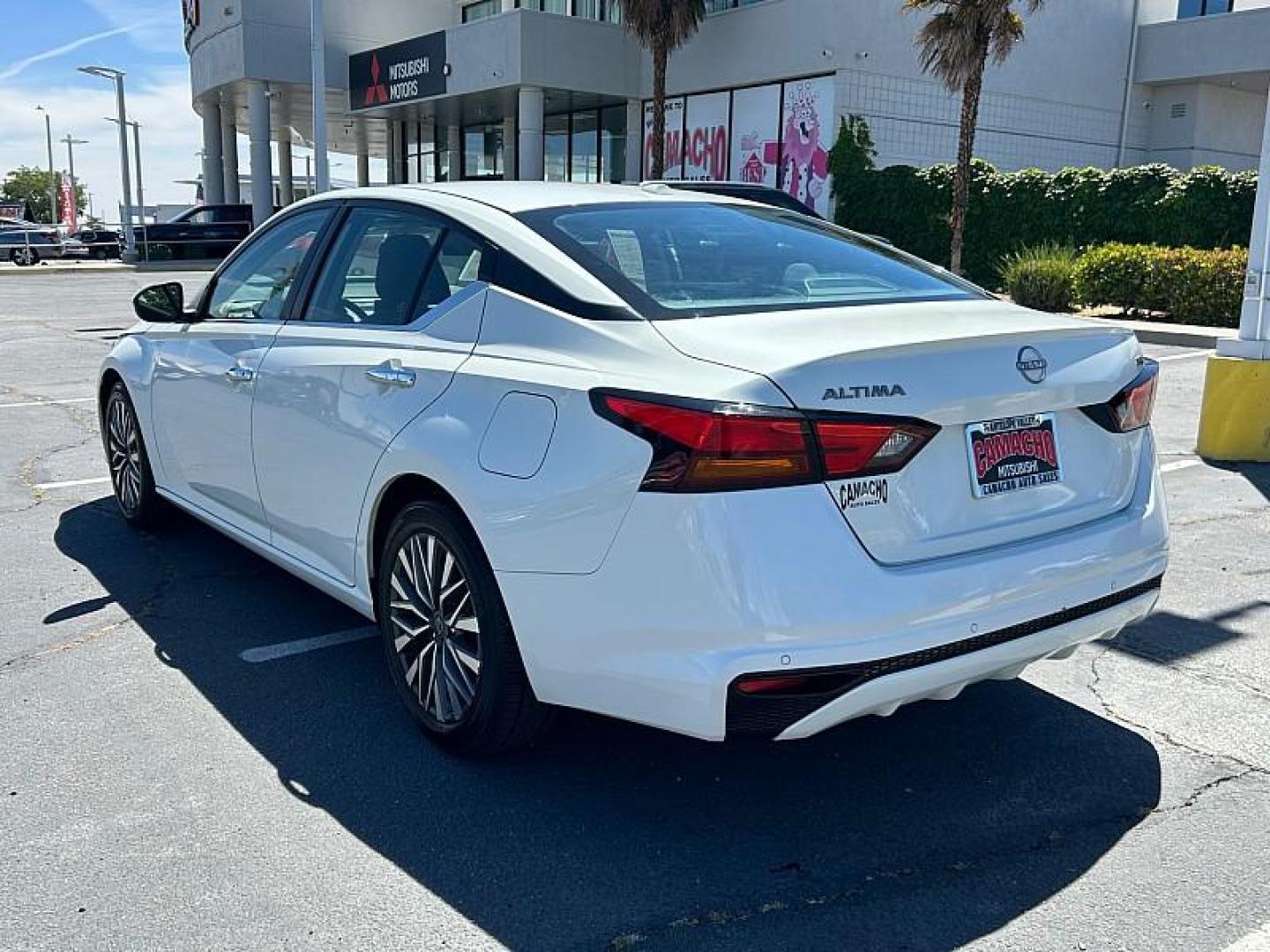 2023 WHITE Nissan Altima (1N4BL4DV1PN) with an 4-Cyl 2.5 Liter engine, Automatic Xtronic CVT transmission, located at 412 Auto Vista Drive, Palmdale, 93551, (661) 945-0620, 34.592636, -118.136681- Photo#7