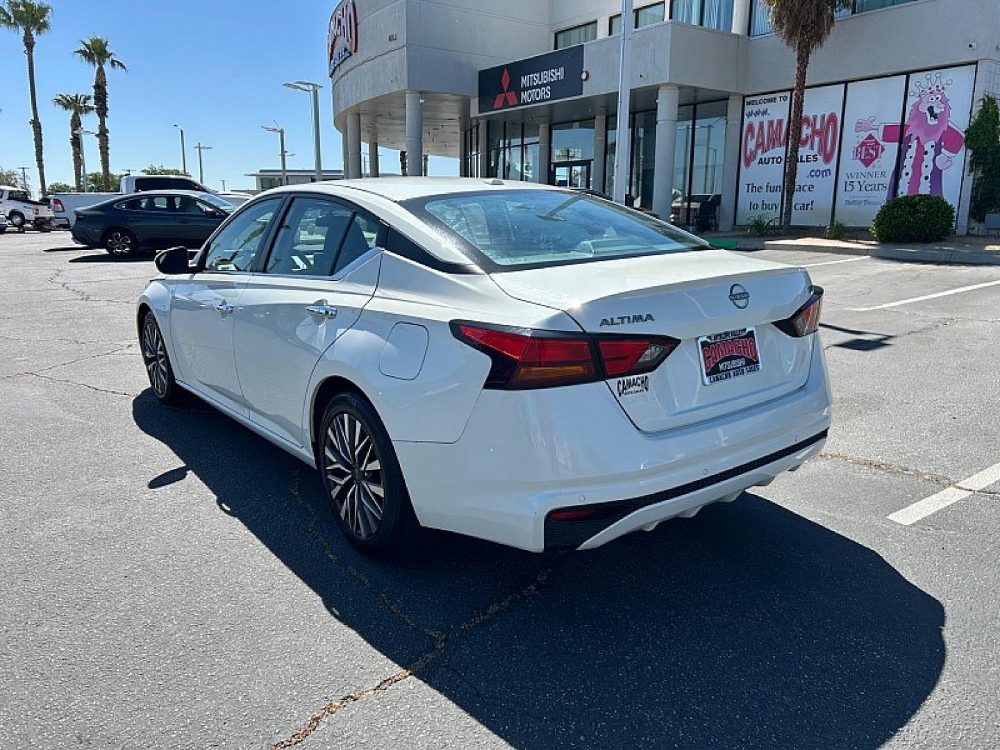 2023 WHITE Nissan Altima (1N4BL4DV7PN) with an 4-Cyl 2.5 Liter engine, Automatic Xtronic CVT transmission, located at 412 Auto Vista Drive, Palmdale, 93551, (661) 945-0620, 34.592636, -118.136681 - Photo#5