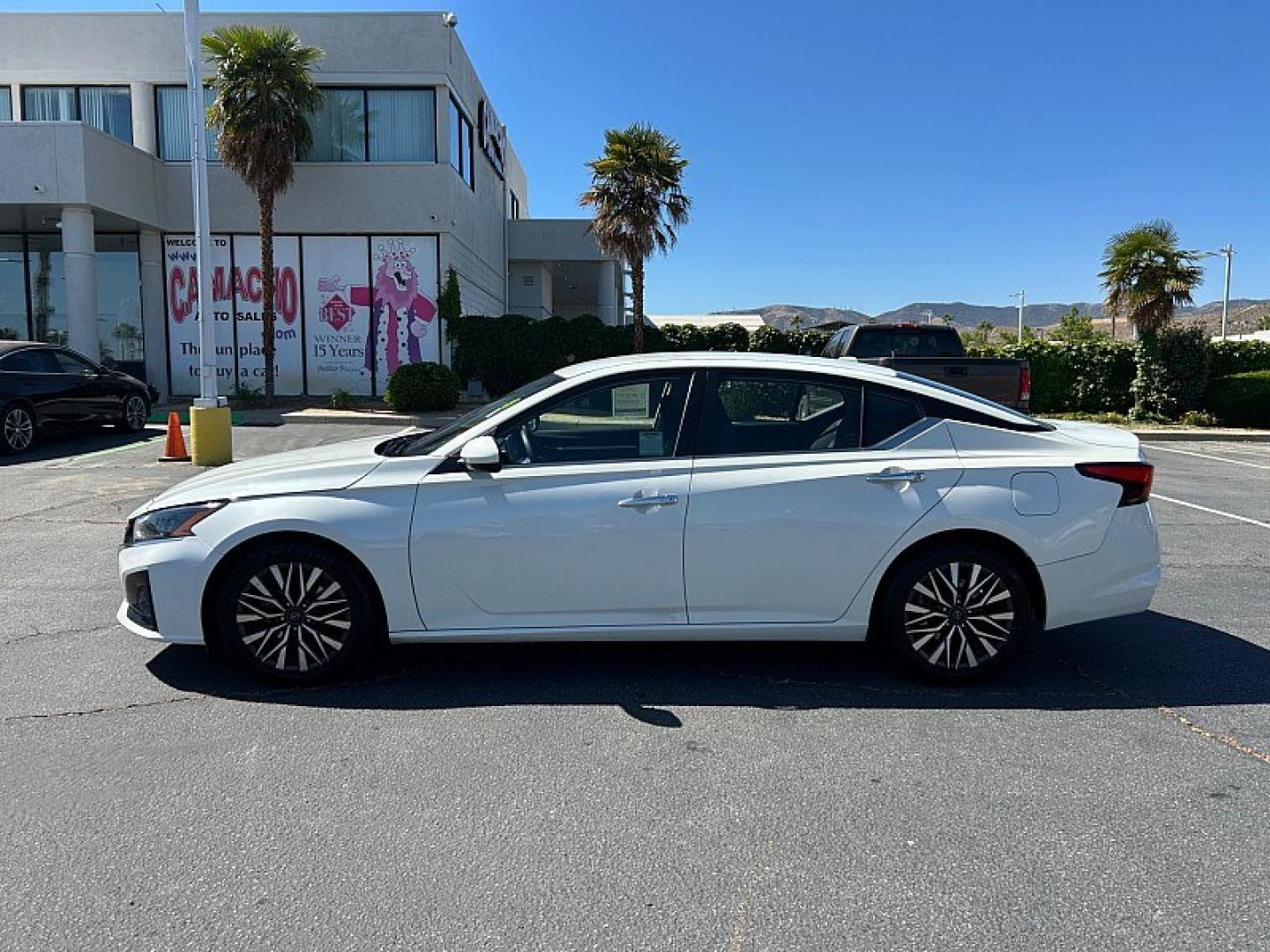 2023 WHITE Nissan Altima (1N4BL4DV7PN) with an 4-Cyl 2.5 Liter engine, Automatic Xtronic CVT transmission, located at 412 Auto Vista Drive, Palmdale, 93551, (661) 945-0620, 34.592636, -118.136681 - Photo#6