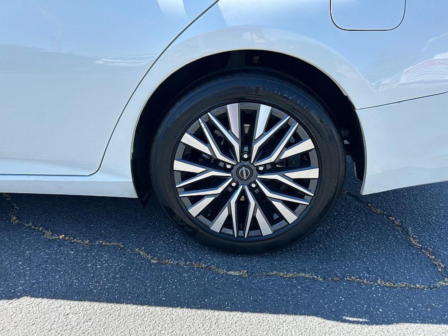 2023 WHITE Nissan Altima (1N4BL4DV7PN) with an 4-Cyl 2.5 Liter engine, Automatic Xtronic CVT transmission, located at 412 Auto Vista Drive, Palmdale, 93551, (661) 945-0620, 34.592636, -118.136681 - Photo#10