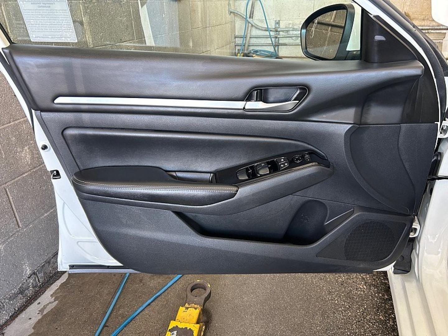 2023 WHITE Nissan Altima (1N4BL4DV7PN) with an 4-Cyl 2.5 Liter engine, Automatic Xtronic CVT transmission, located at 412 Auto Vista Drive, Palmdale, 93551, (661) 945-0620, 34.592636, -118.136681 - Photo#15