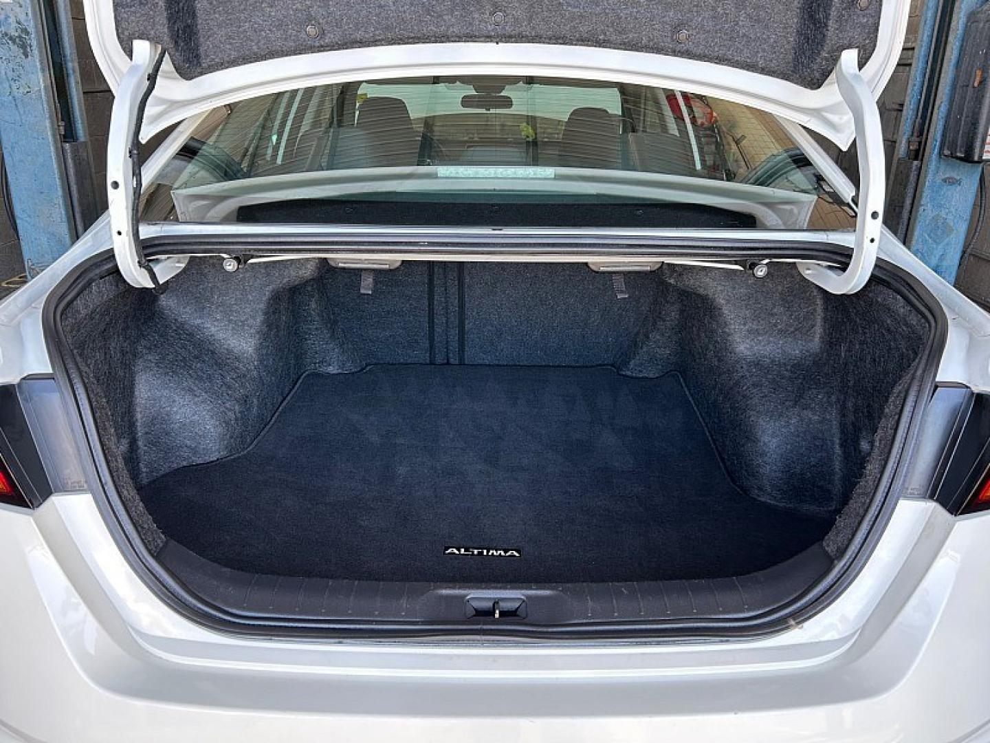2023 WHITE Nissan Altima (1N4BL4DV7PN) with an 4-Cyl 2.5 Liter engine, Automatic Xtronic CVT transmission, located at 412 Auto Vista Drive, Palmdale, 93551, (661) 945-0620, 34.592636, -118.136681 - Photo#24
