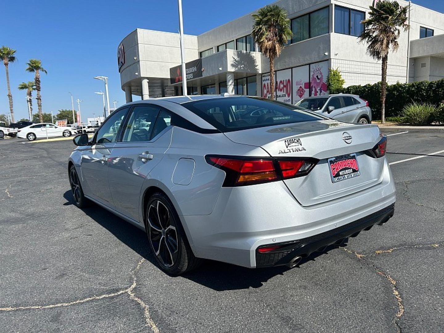 2023 SILVER Nissan Altima (1N4BL4CV6PN) with an 4-Cyl 2.5 Liter engine, Automatic Xtronic CVT transmission, located at 412 Auto Vista Drive, Palmdale, 93551, (661) 945-0620, 34.592636, -118.136681 - Photo#5