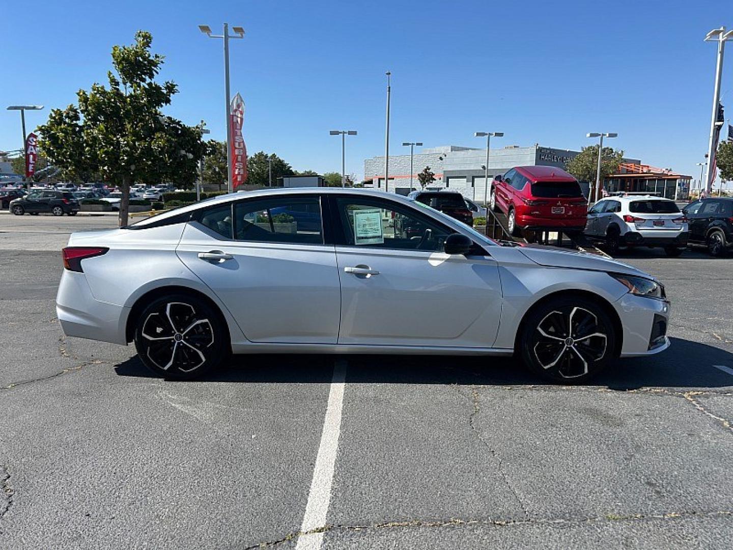 2023 SILVER Nissan Altima (1N4BL4CV6PN) with an 4-Cyl 2.5 Liter engine, Automatic Xtronic CVT transmission, located at 412 Auto Vista Drive, Palmdale, 93551, (661) 945-0620, 34.592636, -118.136681 - Photo#6