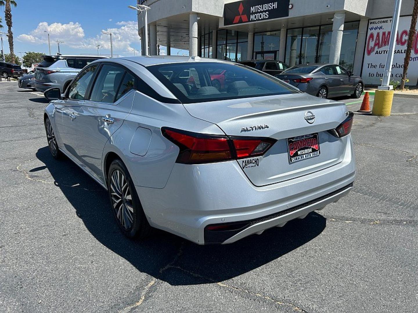 2023 Silver Nissan Altima (1N4BL4DV5PN) with an 4-Cyl 2.5 Liter engine, Automatic Xtronic CVT transmission, located at 412 Auto Vista Drive, Palmdale, 93551, (661) 945-0620, 34.592636, -118.136681 - Photo#4