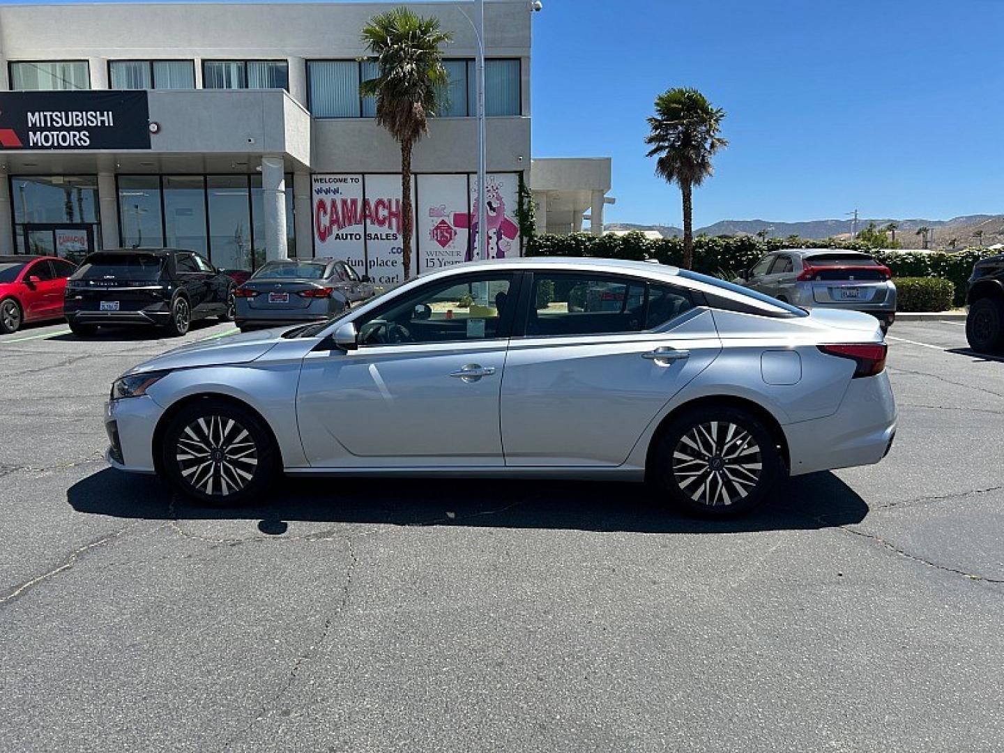 2023 Silver Nissan Altima (1N4BL4DV5PN) with an 4-Cyl 2.5 Liter engine, Automatic Xtronic CVT transmission, located at 412 Auto Vista Drive, Palmdale, 93551, (661) 945-0620, 34.592636, -118.136681 - Photo#5