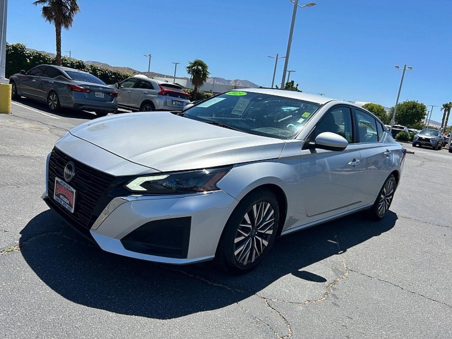 2023 Silver Nissan Altima (1N4BL4DV5PN) with an 4-Cyl 2.5 Liter engine, Automatic Xtronic CVT transmission, located at 412 Auto Vista Drive, Palmdale, 93551, (661) 945-0620, 34.592636, -118.136681 - Photo#6