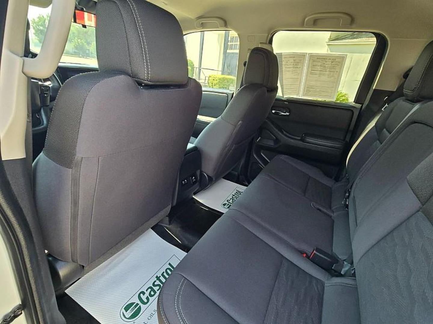 2023 WHITE Nissan Frontier (1N6ED1EKXPN) with an V6 3.8 Liter engine, Automatic 9-Spd transmission, located at 246 E Walker St., Orland, 95963, (530) 865-5800, 39.747589, -122.178398 - Photo#15