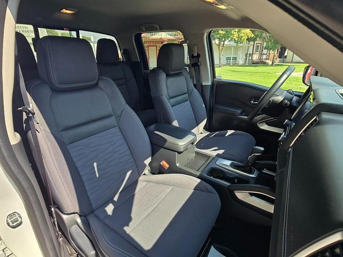 2023 WHITE Nissan Frontier (1N6ED1EKXPN) with an V6 3.8 Liter engine, Automatic 9-Spd transmission, located at 246 E Walker St., Orland, 95963, (530) 865-5800, 39.747589, -122.178398 - Photo#19